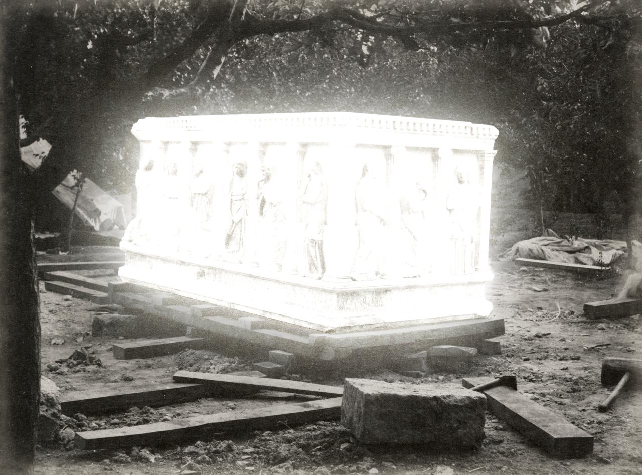 Inkjet Print, in 8 Teilen, 44,6 x 35,7 x 3,5 cm Fotos basieren auf dem AbdulHamid Album #91533