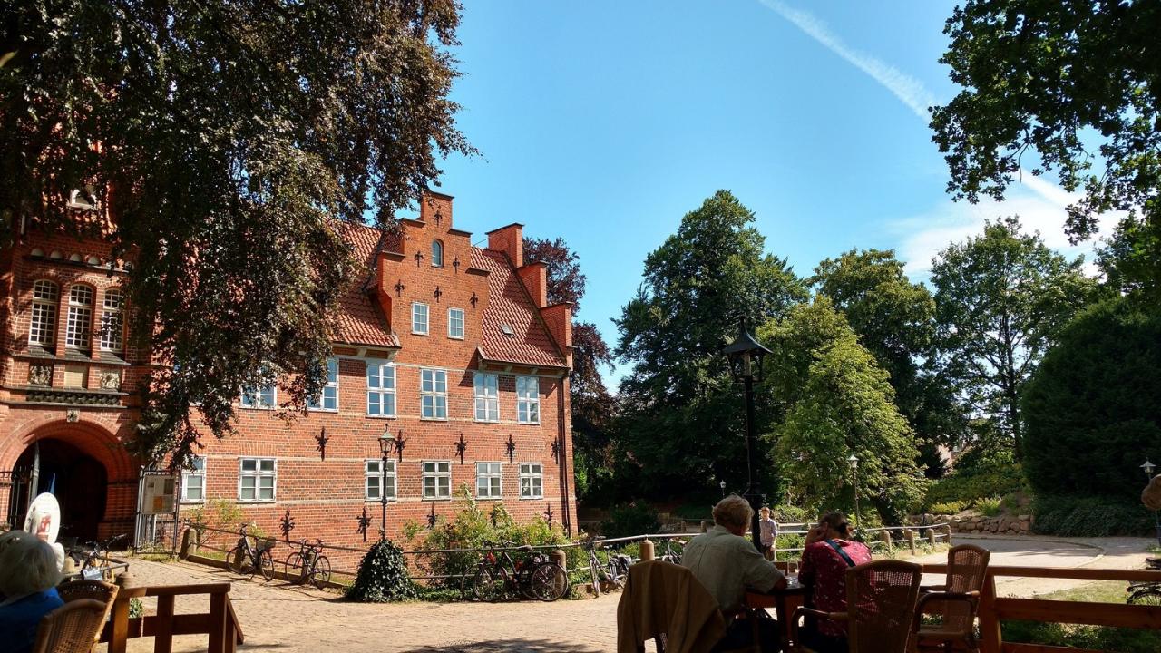 Eingang zum Schloss - Bergedorfer Museumslandschaft Außenansicht Eingang des Schlosses