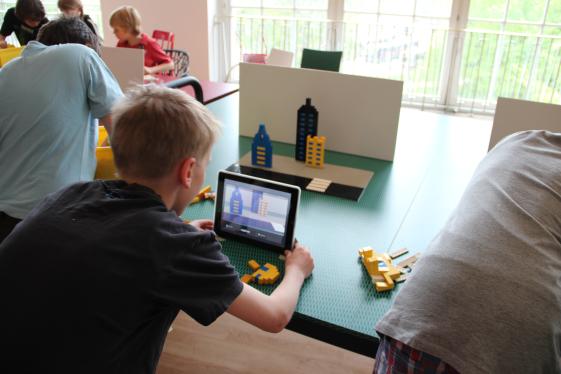 LEGO Trickfilmende in Aktion - © MK&G LEGO Trickfilmende in Aktion