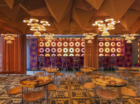 Verner Panton: Historische Spiegel Kantine im MK&G, 1969 - © Henning Rogge Farbfotografie der Historischen Spiegel Kantine im MK&G.